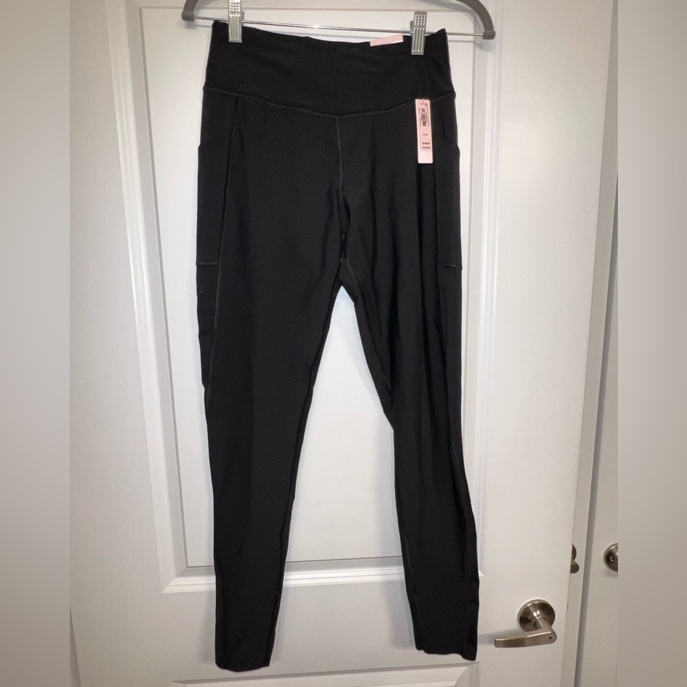 New Victoria’s Secret Total Knockout Mid-Rise Perforated Legging